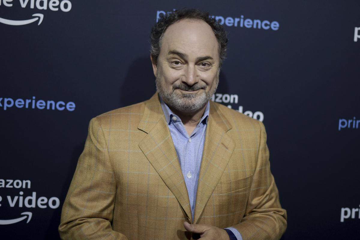 Kevin Pollak plays Moishe Maisel, the sometimes boorish father-in-law, on Amazon’s “The Marvelous Mrs. Maisel.”