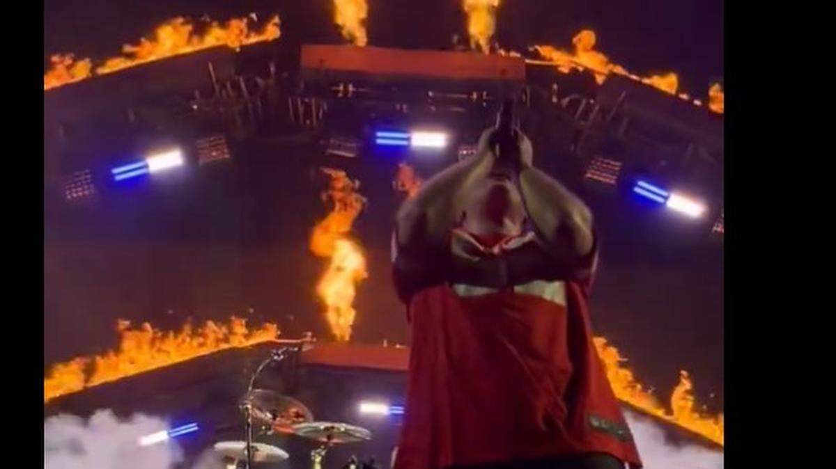 Disturbed singer David Draiman wore a Creed Humphrey jersey during a show Friday.