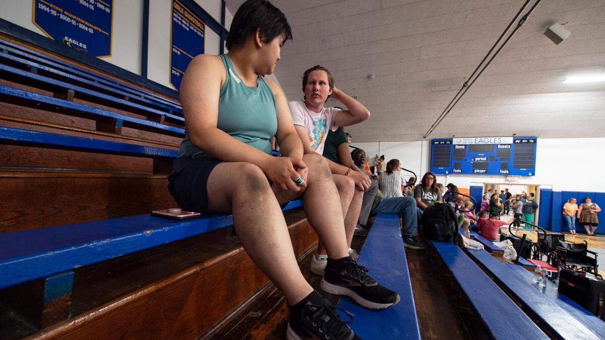 ‘They’ve come to help in droves.’ Missouri school gathering spot for Amtrak passengers