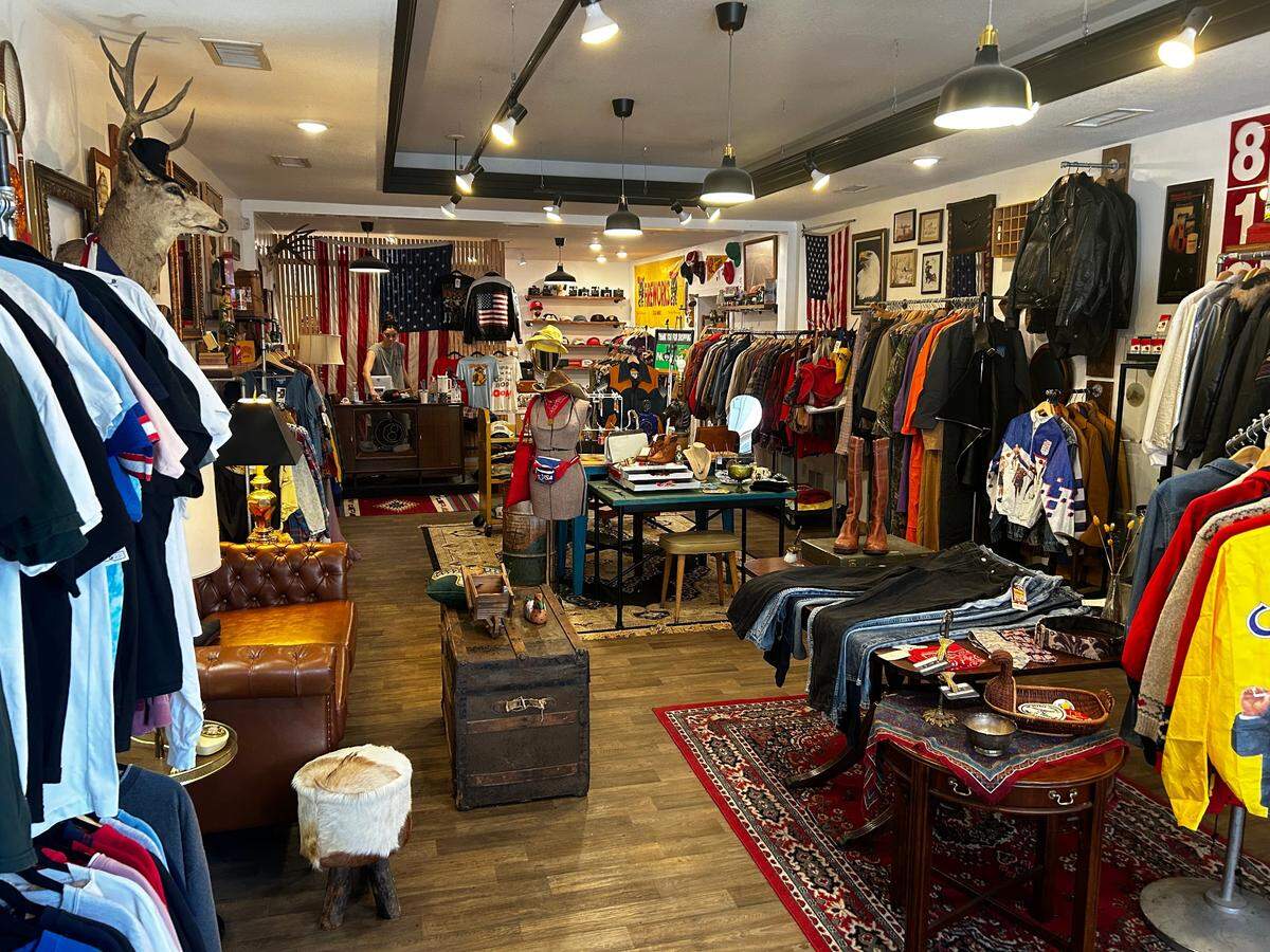 Gilded Chaos sells vintage Americana pieces from the 1960s to the 1990s.