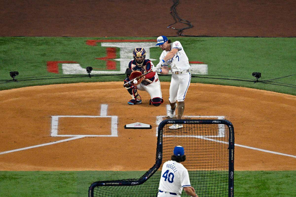 Shortstop Bobby Witt Jr. of the Kansas City Royals (7) bats during the 2024 All Star Game Home Run Derby at Globe Life Field.