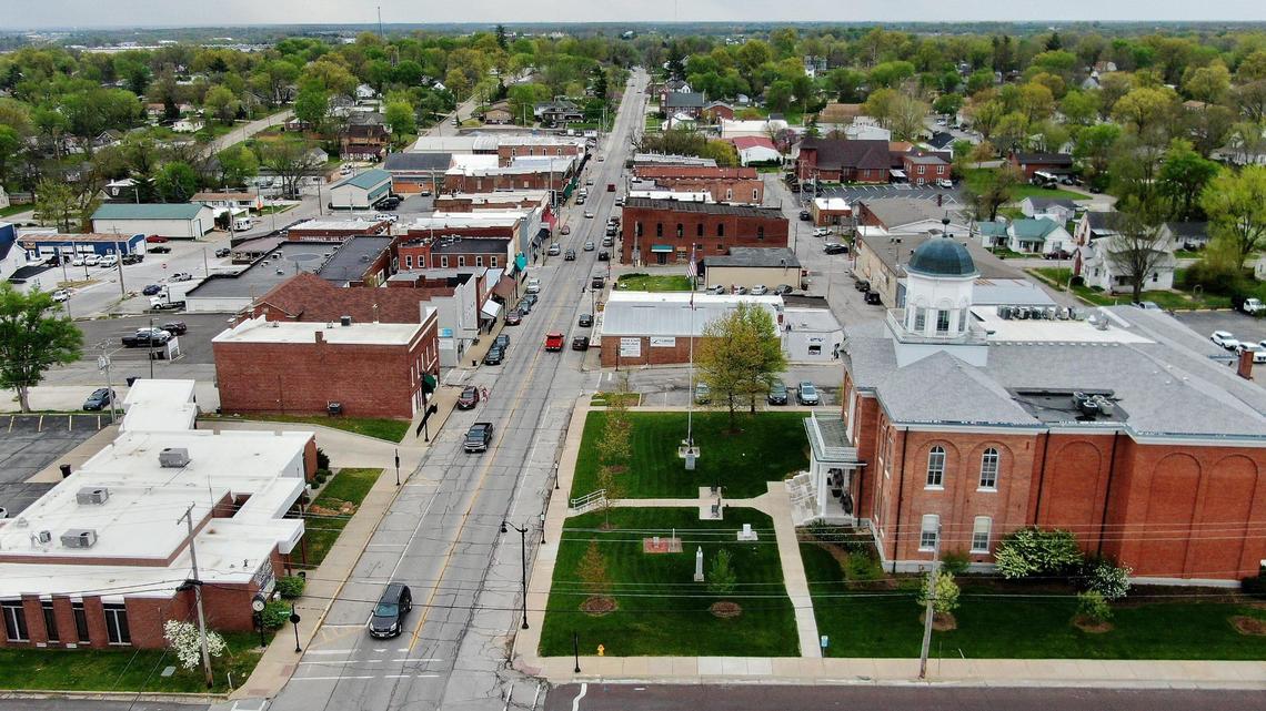 About an hour northwest of St. Louis, Troy, Missouri, is the county seat of Lincoln County.