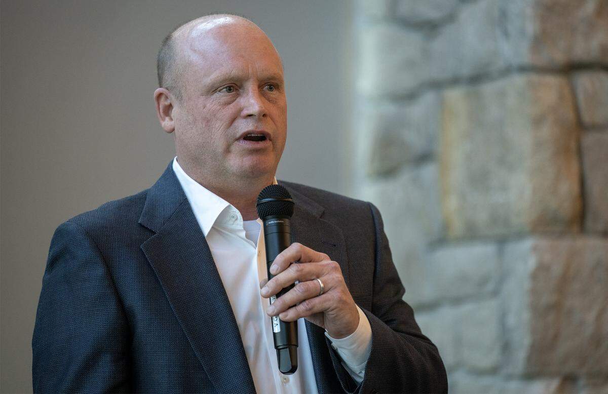 Edward Boersma, who is running for Prairie Village Council Member Ward 2, speaks during a candidates forum at the Meadowbrook Club House in Prairie Village on Thursday, October 9, 2025. 