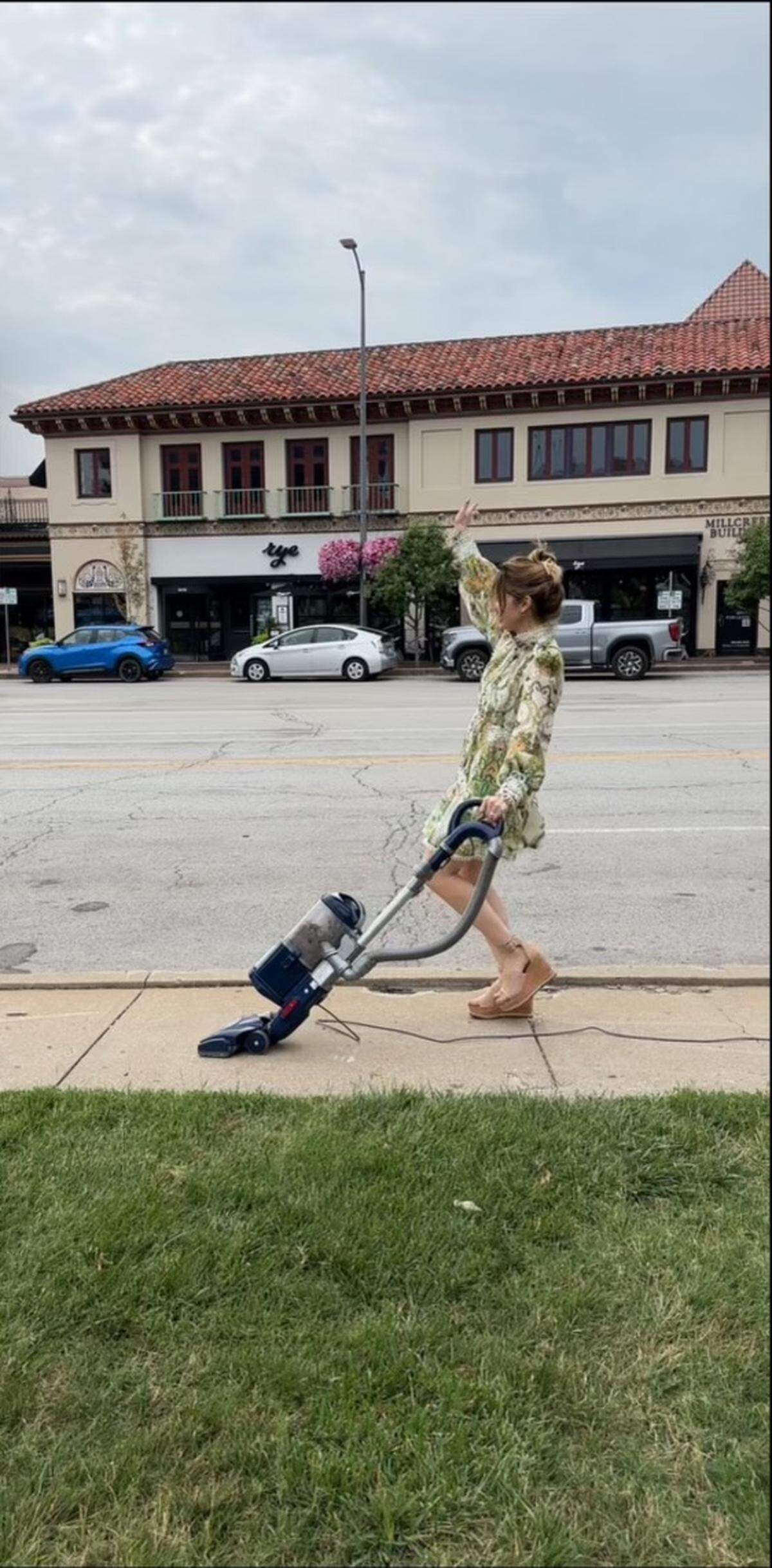 Dani Riley waved at people who honked as she faux-vacuumed the Plaza.