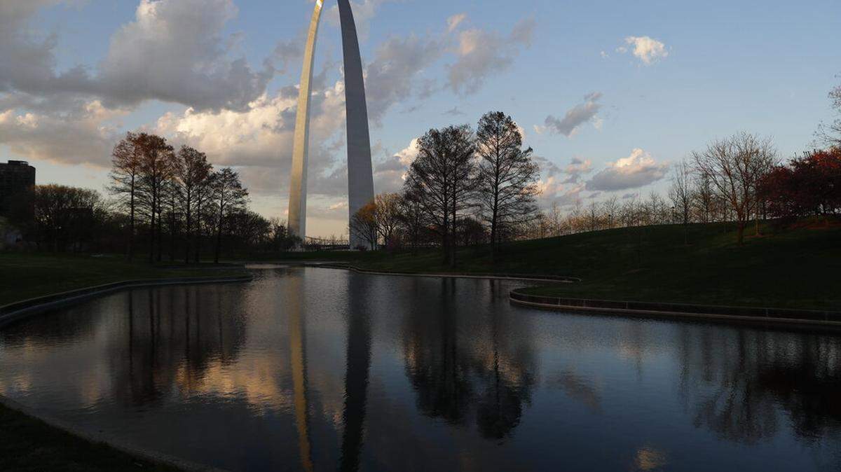 The Gateway Arch is seen Tuesday, April 7, 2020, in St. Louis. (AP Photo/Jeff Roberson)