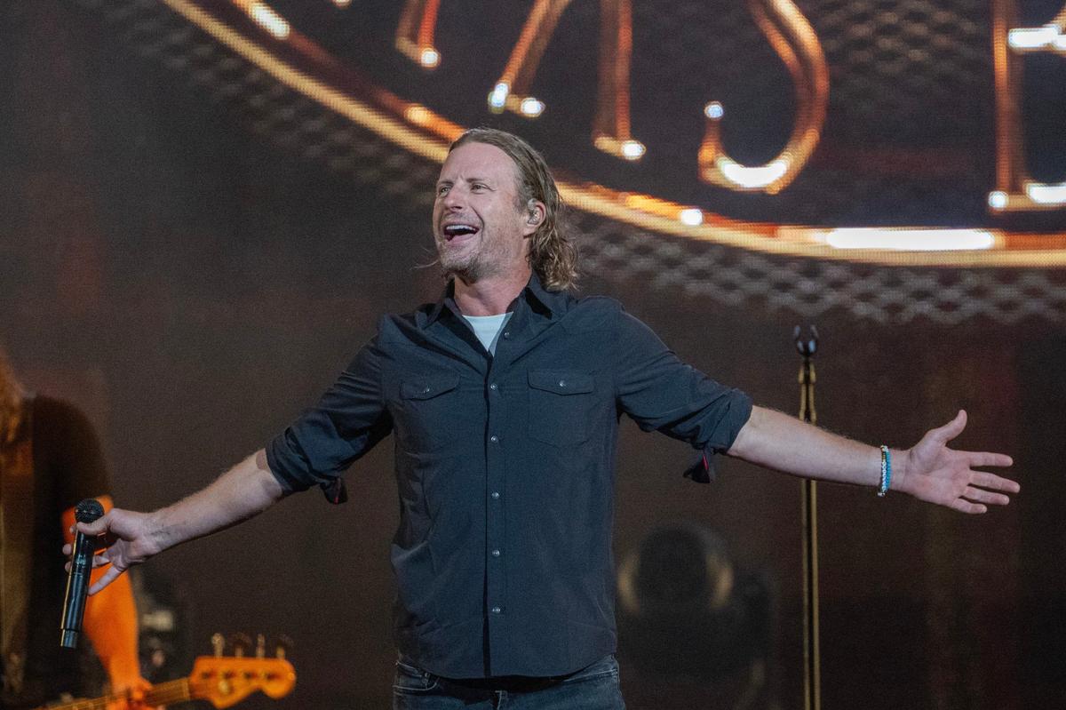 Dierks Bentley performs the song “Gold” during his concert Friday at T-Mobile Center.
