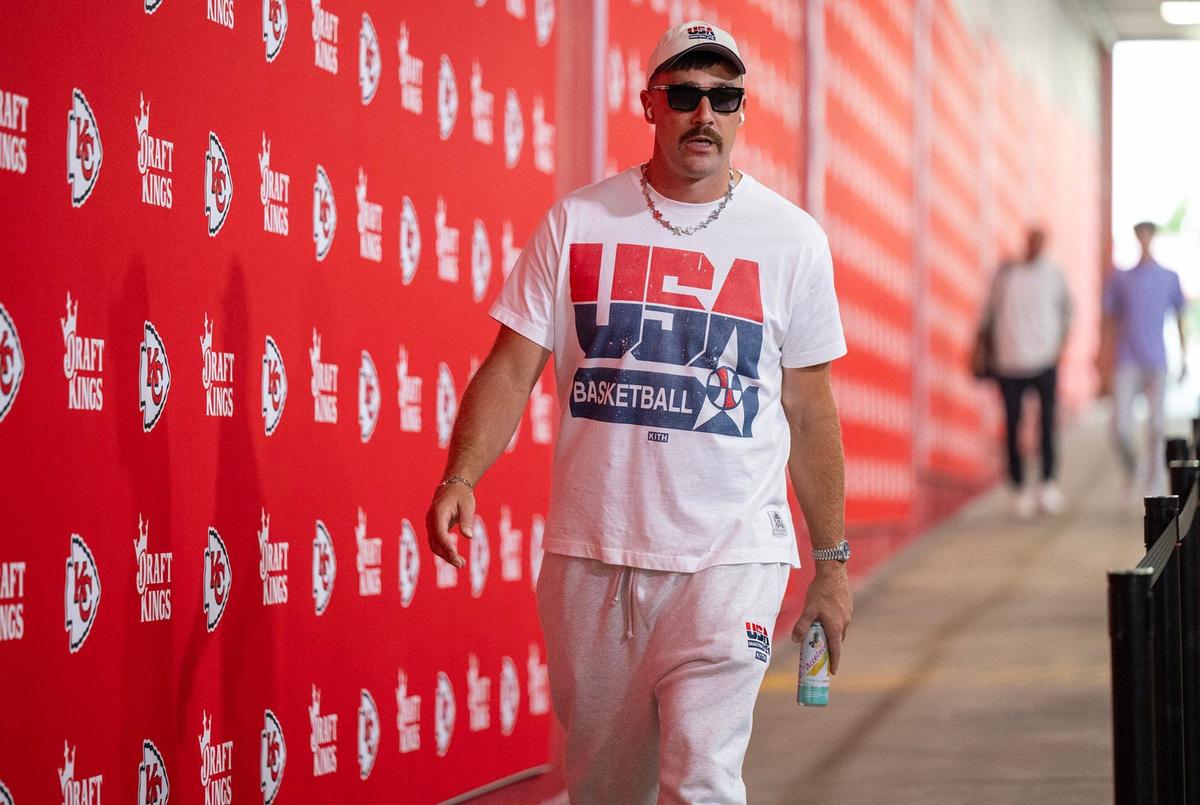 Chiefs tight end Travis Kelce arrives for the game against the Chicago Bears on Thursday.