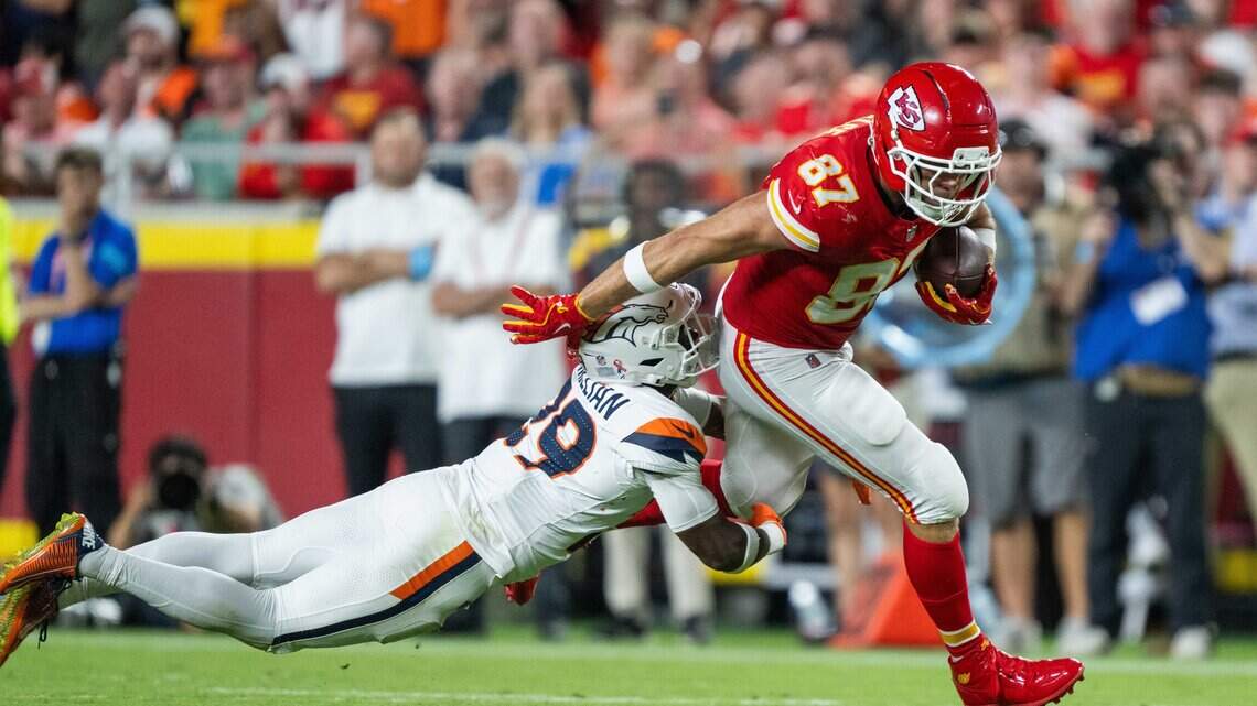 Taylor Swift’s mom yelled sweetest words about Travis Kelce at Chiefs-Broncos game