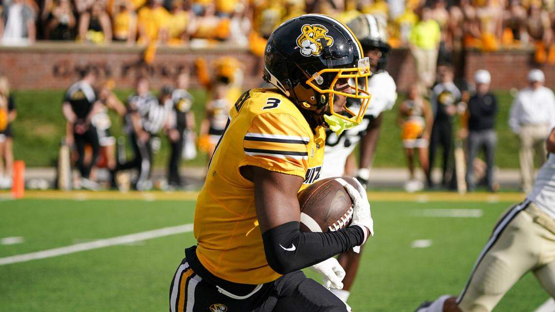 Missouri Tigers wide receiver Luther Burden III (3) returns a kick against the Vanderbilt Commodores during the first half of the game at Faurot Field at Memorial Stadium on Oct. 22, 2022.