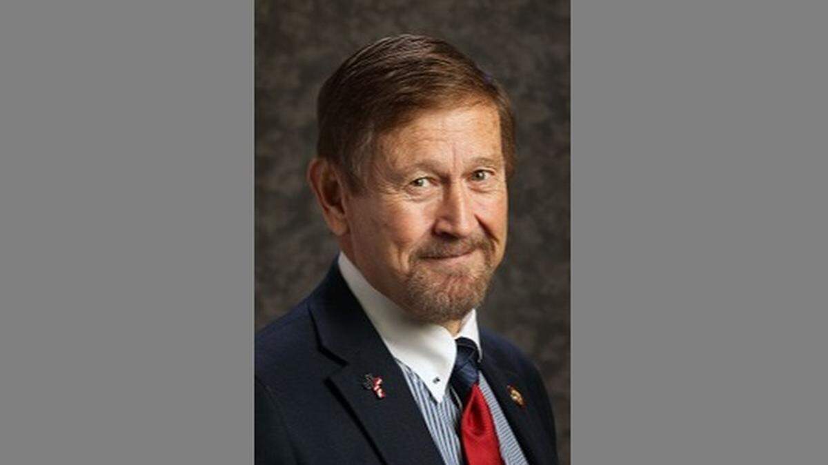 Kansas State Sen. Bud Estes has died, his family announced Saturday.