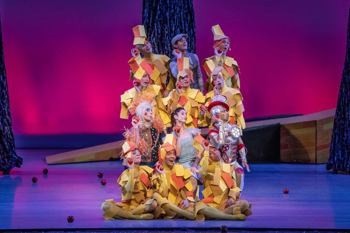 In the Kansas City Ballet’s version of “The Wizard of Oz,” the Yellow Brick Road comes to life as dancing “Yellow Brick Roadies,” helping Dorothy along her way to the Emerald City.