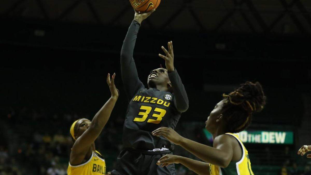 Missouri guard Aijha Blackwell makes a layup in a 70-68 loss at No. 5 Baylor on Saturday, Dec. 4, 2021.