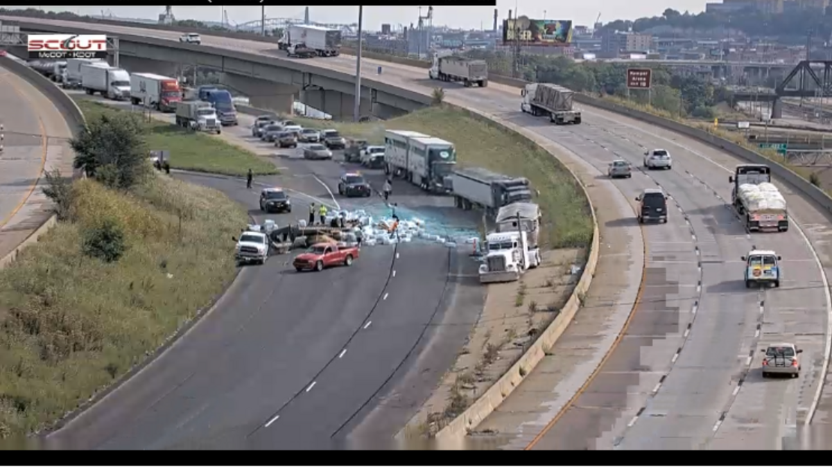 Westbound Interstate 70 is closed following crash in KCK | Kansas City Star