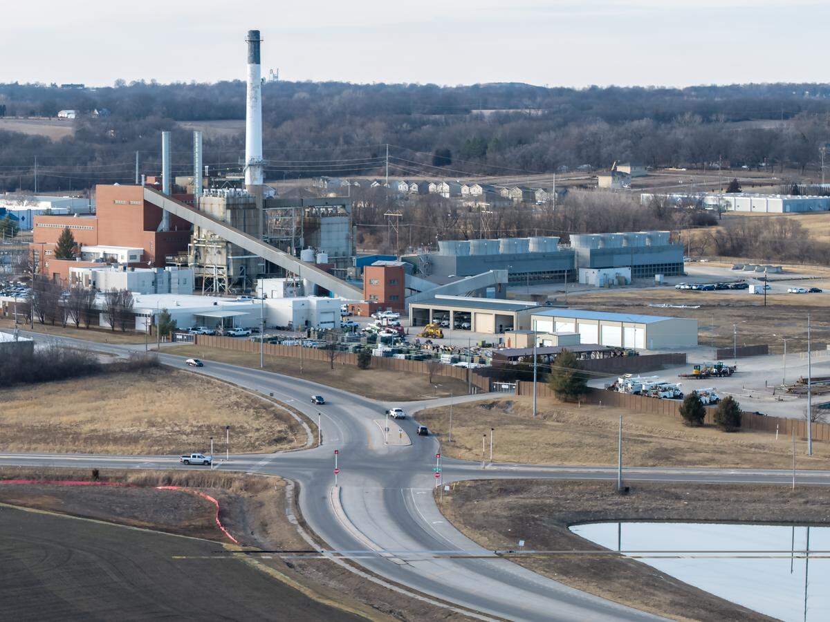The currently defunct Blue Valley Power Plant in Independence, shown Thursday, January 29, 2026, will reopen and undergo a major expansion for the planned growth of an AI data center on nearby Bly Road. Construction on the sprawling data center is set to begin in eastern Independence in summer 2026, pending city approval.