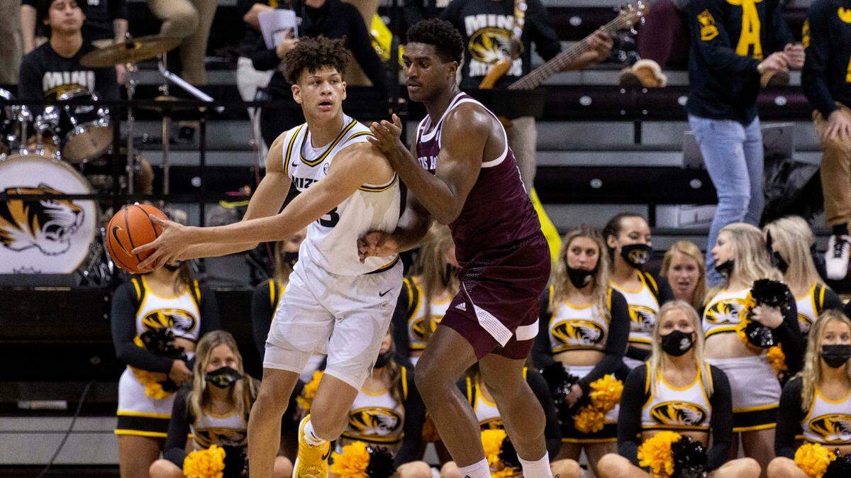 Missouri’s Trevon Brazile, left, passes around Texas A&M’s Henry Coleman III, right, during the first half of an NCAA college basketball game Saturday, Jan. 15, 2022, in Columbia, Mo. (AP Photo/L.G. Patterson)