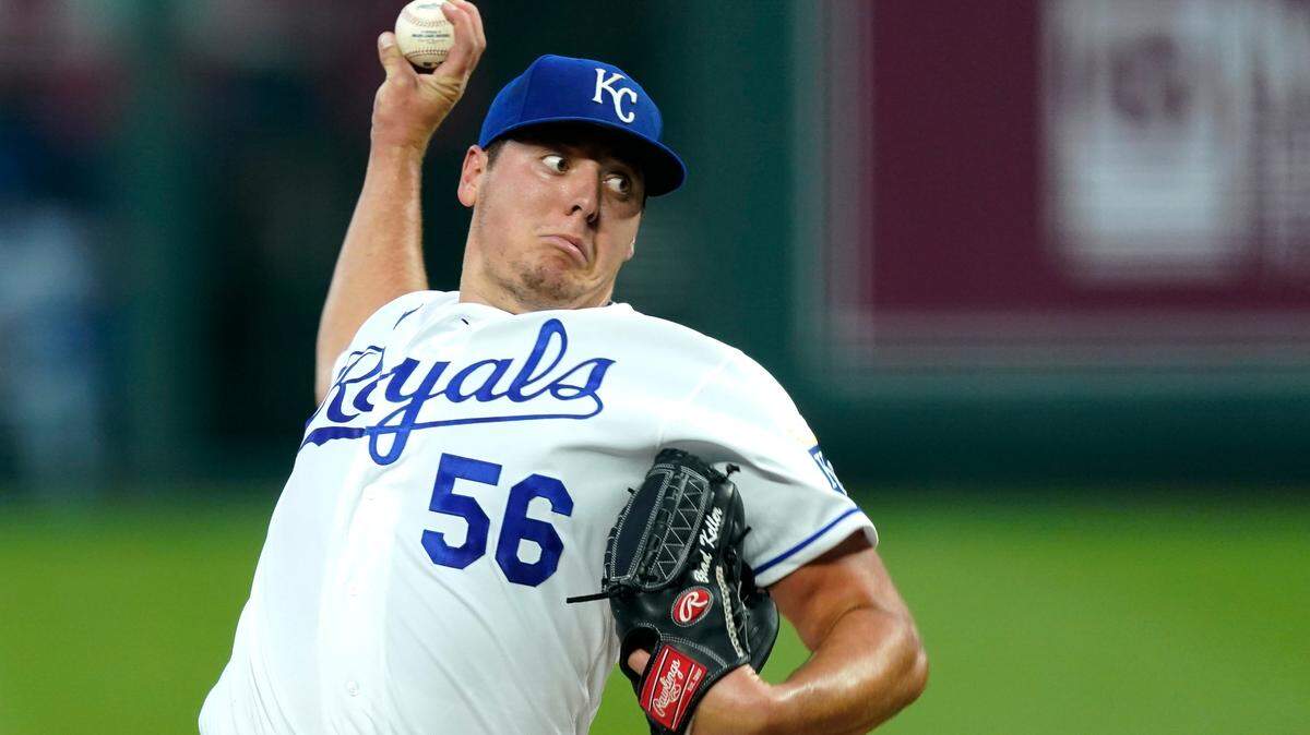 Kansas City Royals starting pitcher Brad Keller throws during the first inning of a baseball game against the Cleveland Indians, Monday, Aug. 31, 2020, in Kansas City, Mo. (AP Photo/Charlie Riedel)