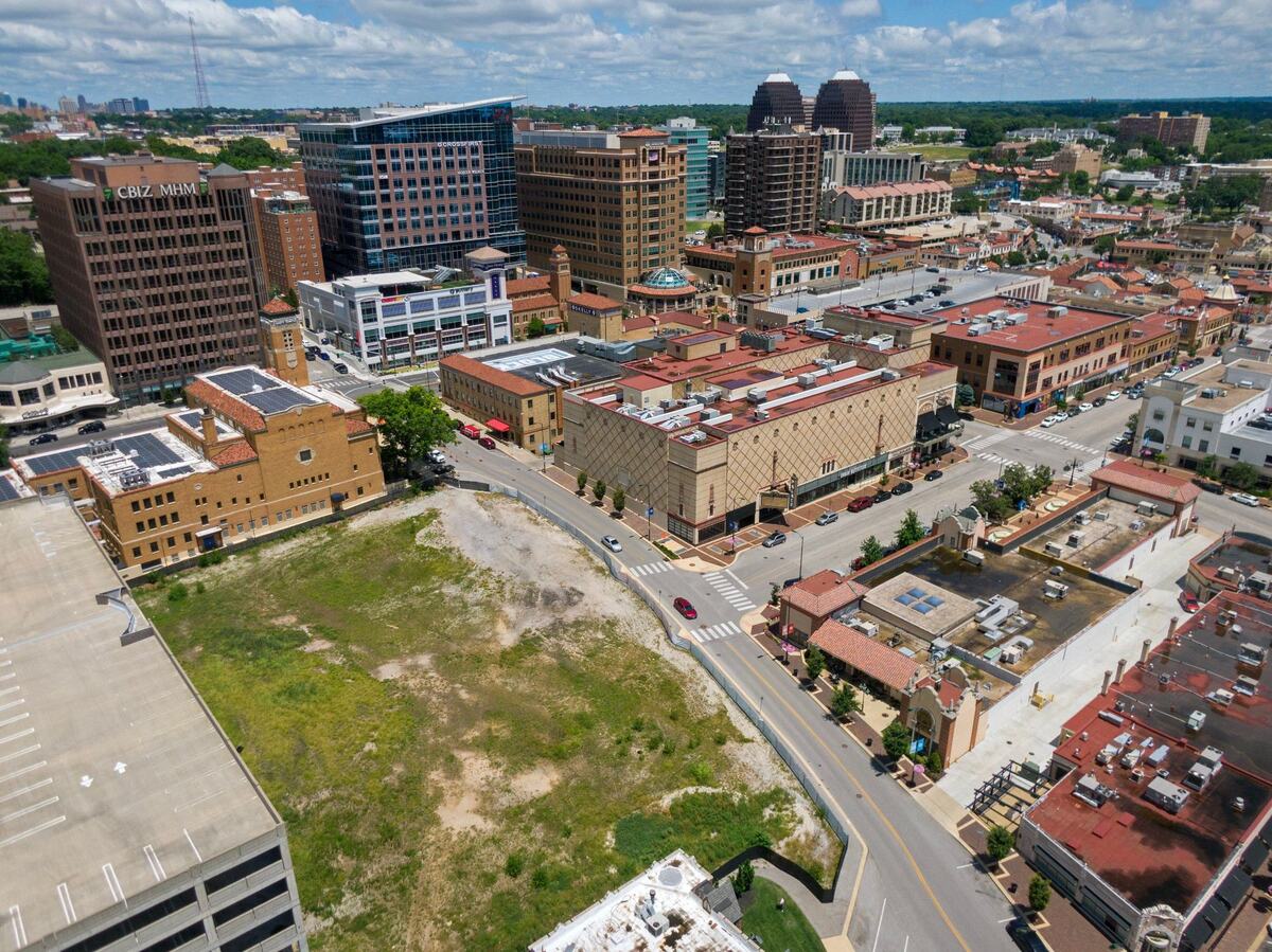 A large vacant lot seen on Wednesday, June 26, 2024, near Kansas City’s Country Club Plaza.