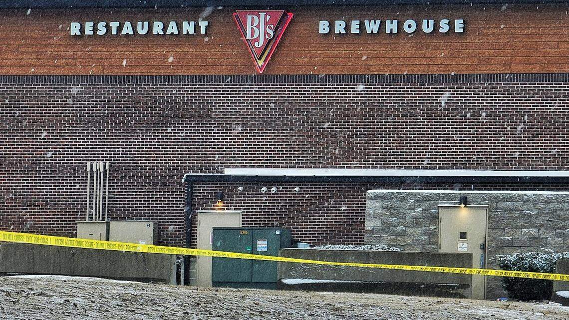 A restaurant manager was stabbed when he tried to diffuse a disturbance, Oklahoma police said.