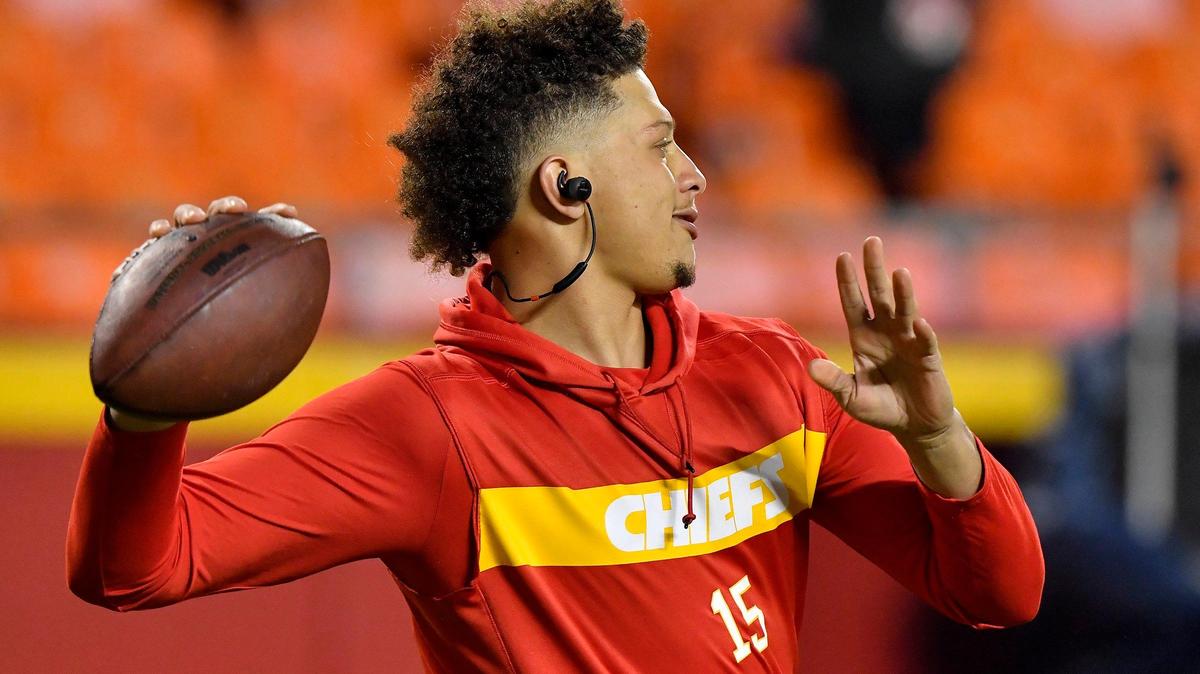Kansas City Chiefs quarterback Patrick Mahomes warms up before Thursday’s football game against the Los Angeles Chargers on December 13, 2018 at Arrowhead Stadium in Kansas City, Mo.