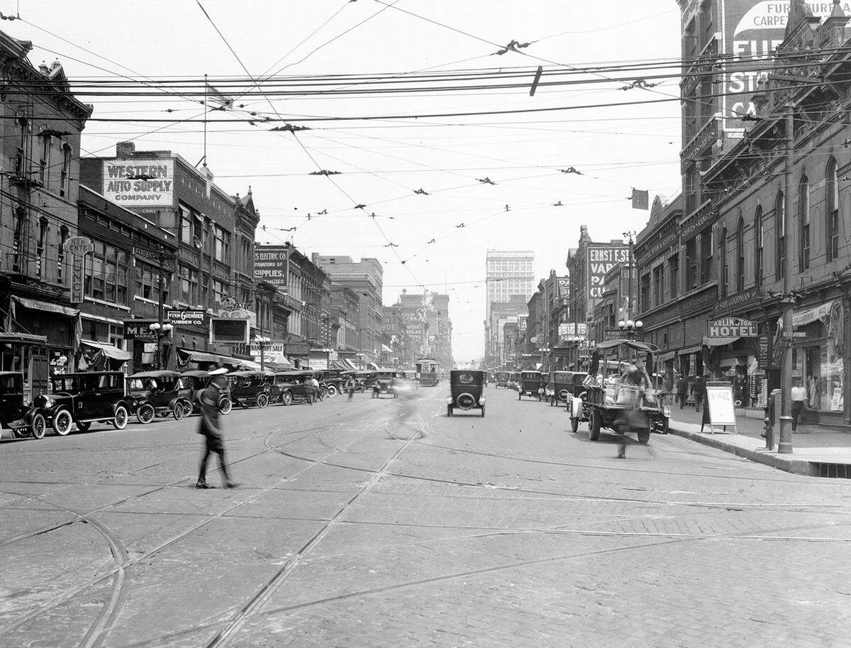 View of Grand Avenue facing north from 15th Street on 1922. The first Western Auto store can be seen on the left-hand side of the image.