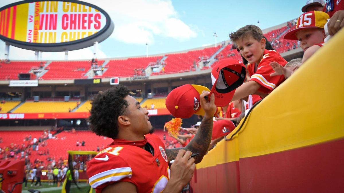 Kansas City Chiefs cornerback Trent McDuffie (21) signed autographs after the team defeated the Washington Commanders, 24-17, on Saturday, Aug. 20, 2022, at Arrowhead Stadium in Kansas City.