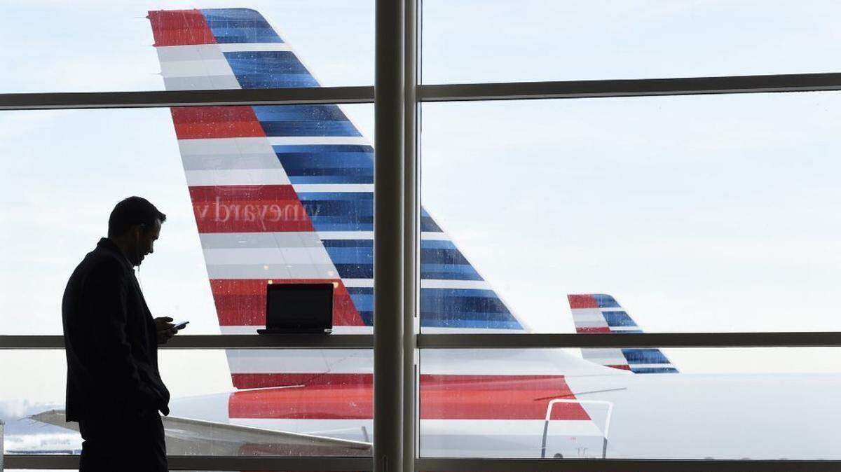 An unruly passenger tried to force his way into the cockpit of a cross-country American Airlines flight Sunday, according to audio between the pilot and air traffic controller.