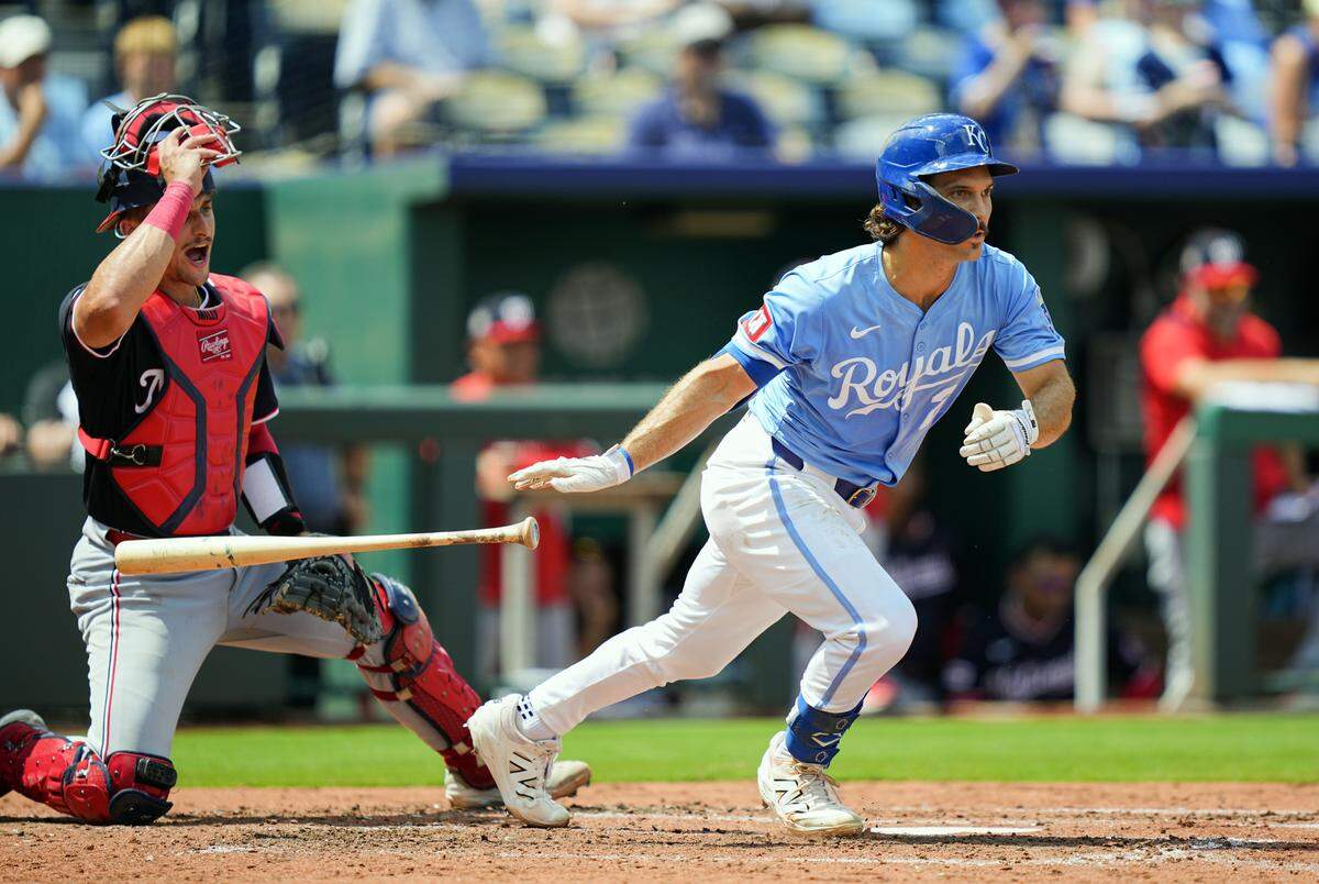 Royals second baseman Adam Frazier singles during the third inning against the Washington Nationals at Kauffman Stadium in Kansas City on Wednesday, Aug. 13, 2025.