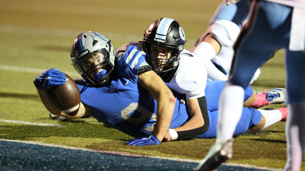 Josh Foland stretches for a touchdown during Olathe West’s 37-28 high school football victory over Shawnee Mission East on Friday, Oct. 17, 2025.