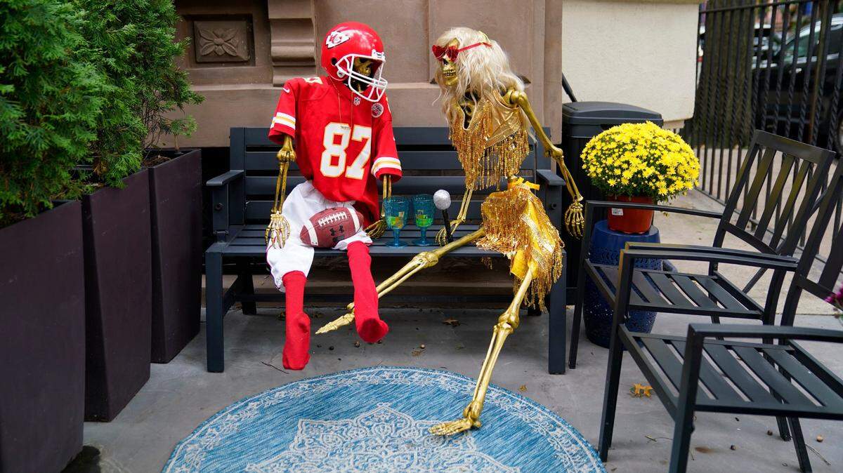 A skeletal Taylor Swift and Travis Kelce are finding love this month in in a yard in Hoboken, New Jersey.