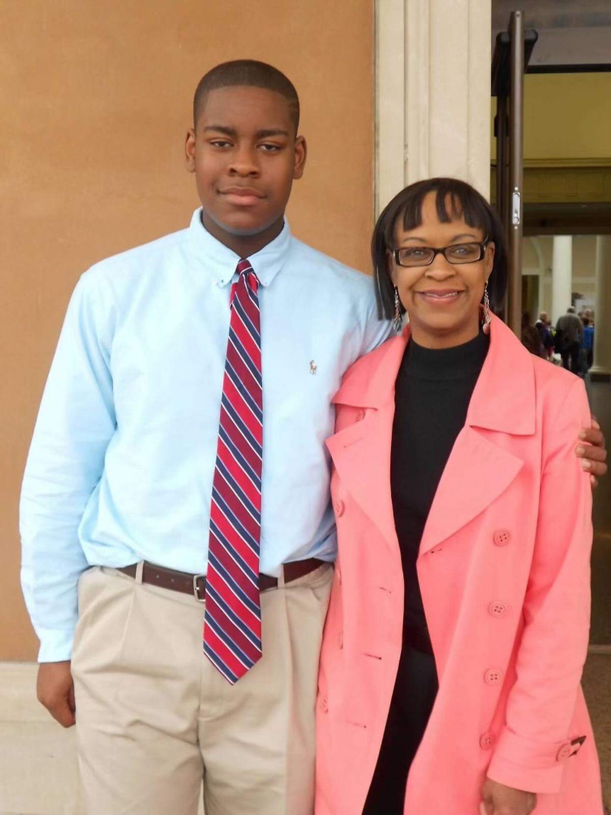 Trey Smith, now a Kansas City Chiefs offensive lineman, with his mother, Dorsetta, who passed away in 2015.