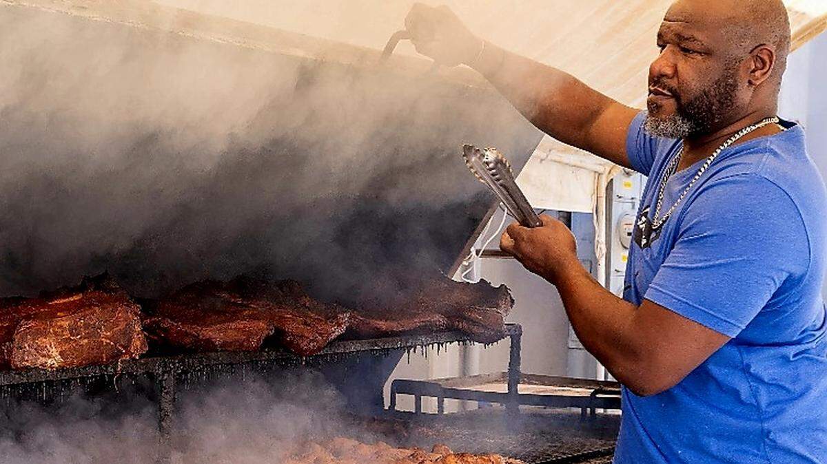 Brandon Simpson, owner of Jazzy B’s Diner, has been cooking professionally since his college days. Fans of jazz and ‘cue can get their fill at his spot in Lee’s Summit.