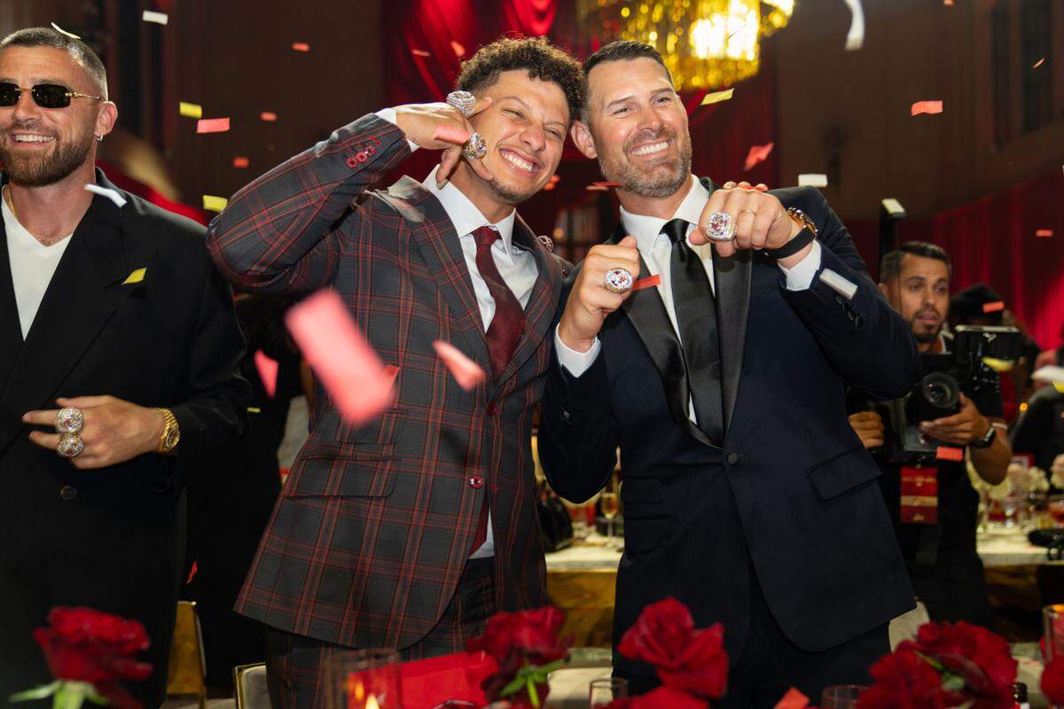Patrick Mahomes posed with former teammate Chad Henne.