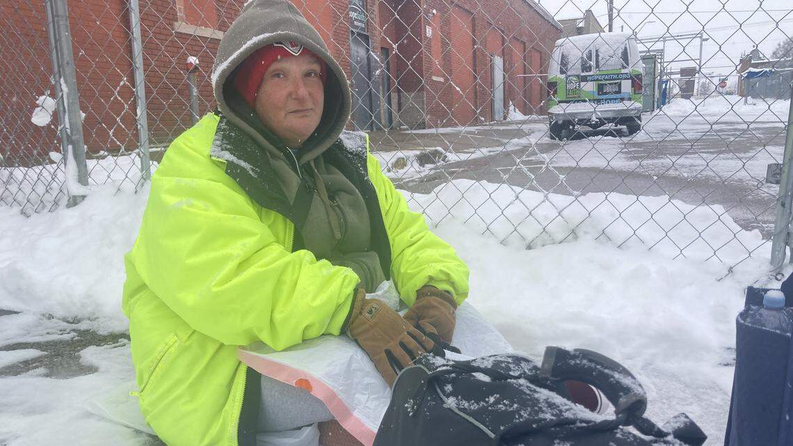 As snowstorm blankets KC, homeless shelter opens to women, too. It's filling a gap