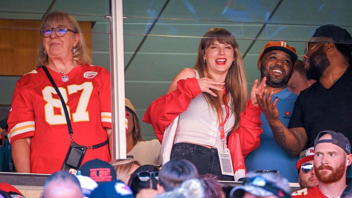 This Taylor Swift love story includes a popular football star and a boost for democracy | Opinion