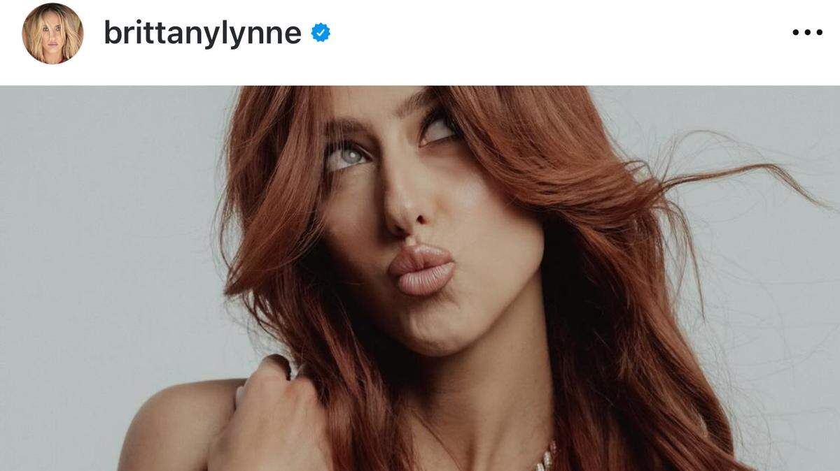 Brittany Mahomes might not have broken the Internet with her new hair color, but she came close to using up all the flame emojis as thousands of fans applauded her “red era.”