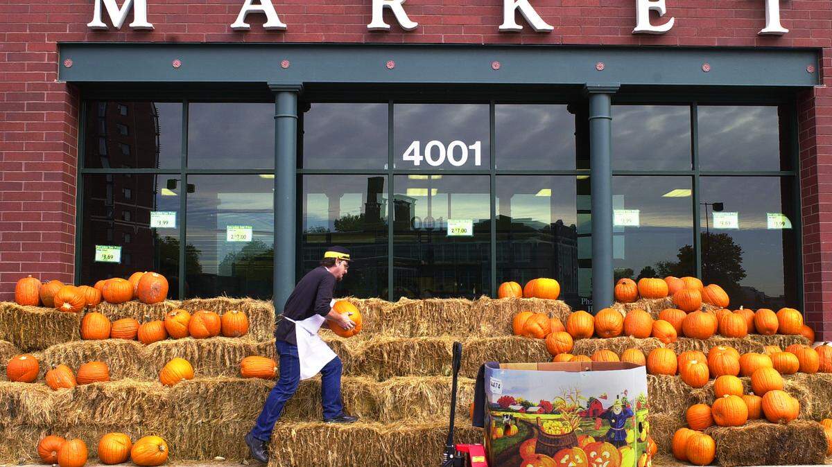 The Westport Sun Fresh, like several other grocery stores across the metro, will operate on reduced hours this Thanksgiving. Learn which shops will be closed on the holiday.