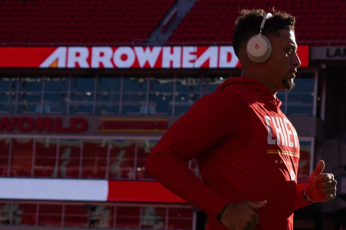 Kansas City Chiefs quarterback Patrick Mahomes (15) jogs during warmups prior to the Chiefs regular season game against the Denver Broncos, on Monday, September 14, 2026, at Arrowhead Stadium.