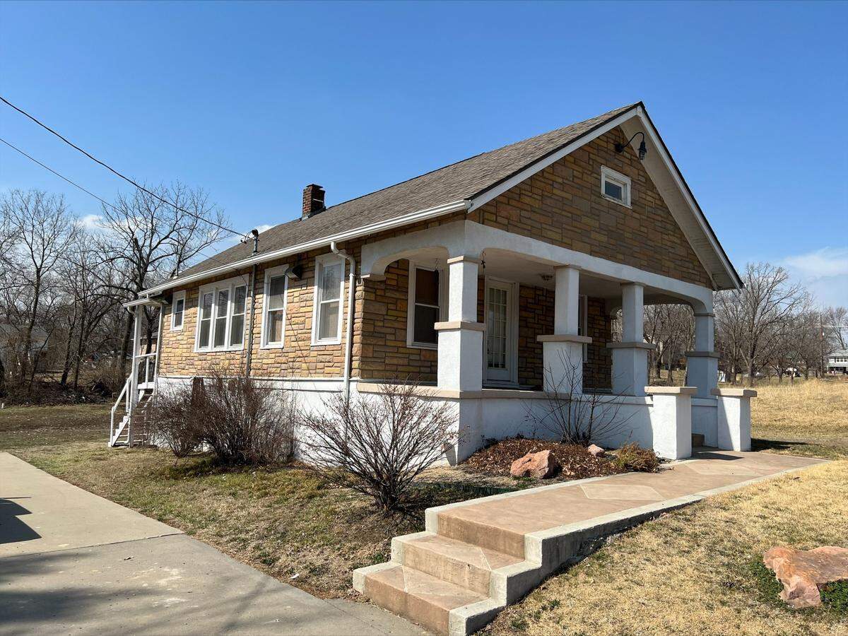Renegade coffee plans a May opening in a former Northland house that also had been an insurance office.