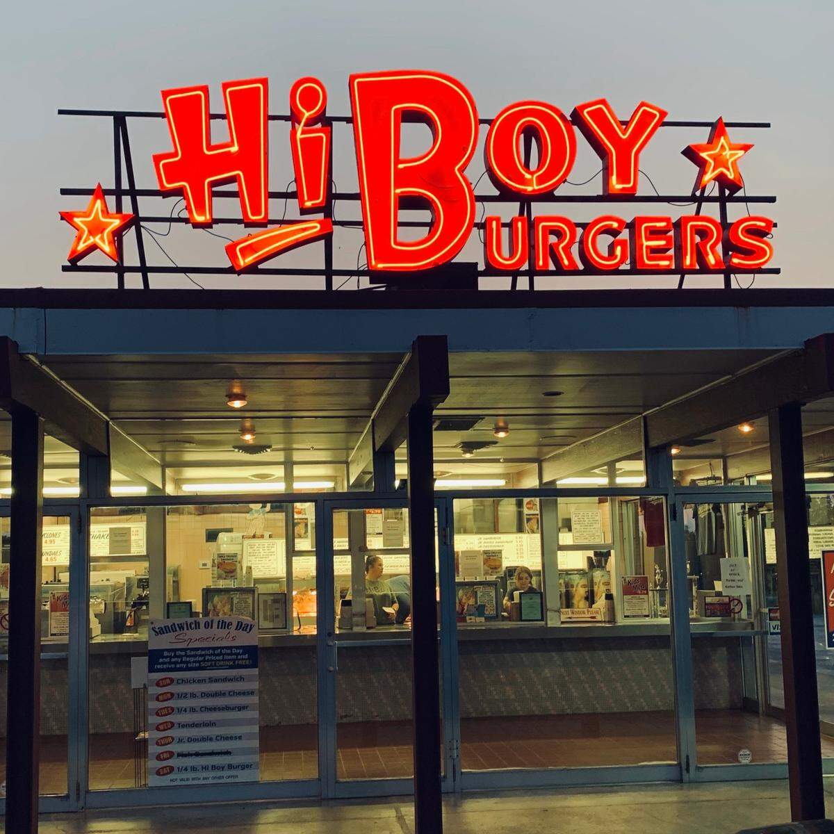 The HiBoy Burger sign on Blue Ridge Cutoff in Independence.