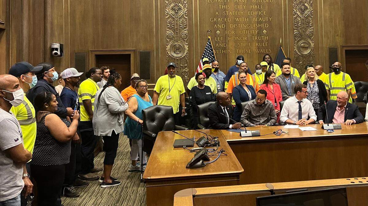 Upwards of 50 Kansas City employees stood behind city officials as Mayor Quinton Lucas signed an ordinance and Local 500 president Reginald Silvers and City Manager Brian Platt signed the new union contract.