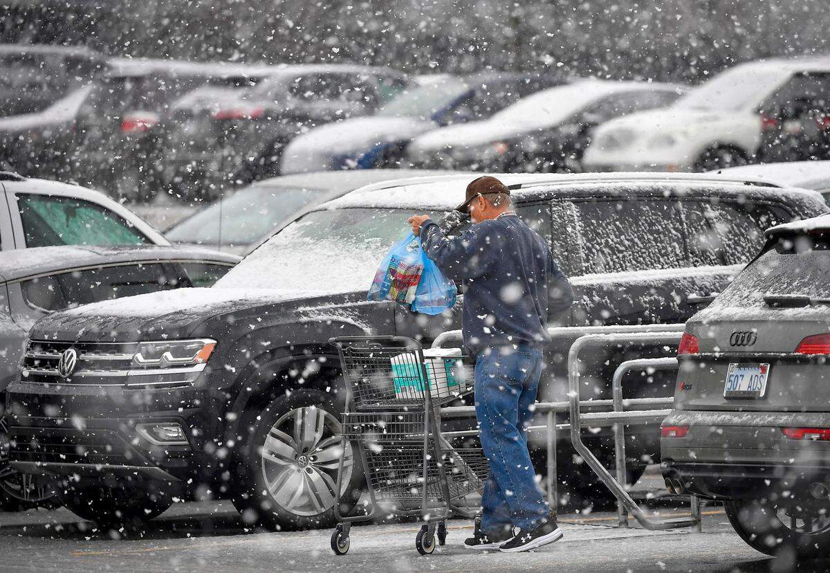 Joe Wilkens of Shawnee grabbed some groceries from his cart after shopping in Shawnee where heavy snow fell on Monday, Jan. 8, 2024.