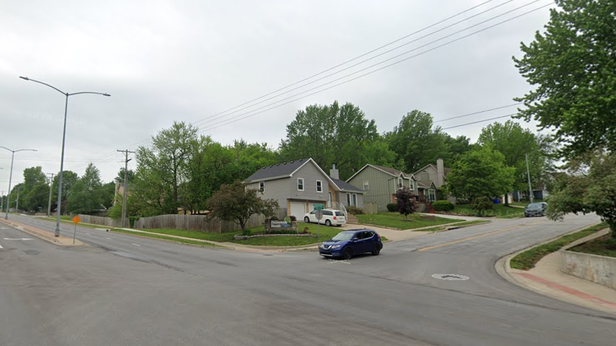 North Ridgeview Road and East Pineview Street in Olathe
