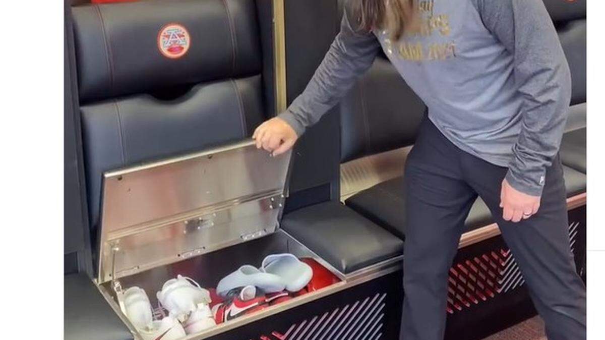 A look inside the locker of Chiefs wide receiver Xavier Worthy.