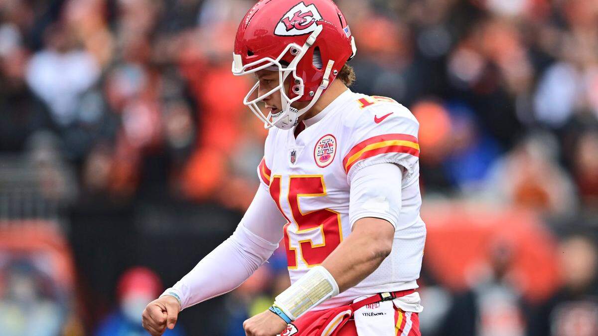 Chiefs quarterback Patrick Mahomes celebrates a 1-yard touchdown run by Darrel Williams during last weekend’s game in Cincinnati.
