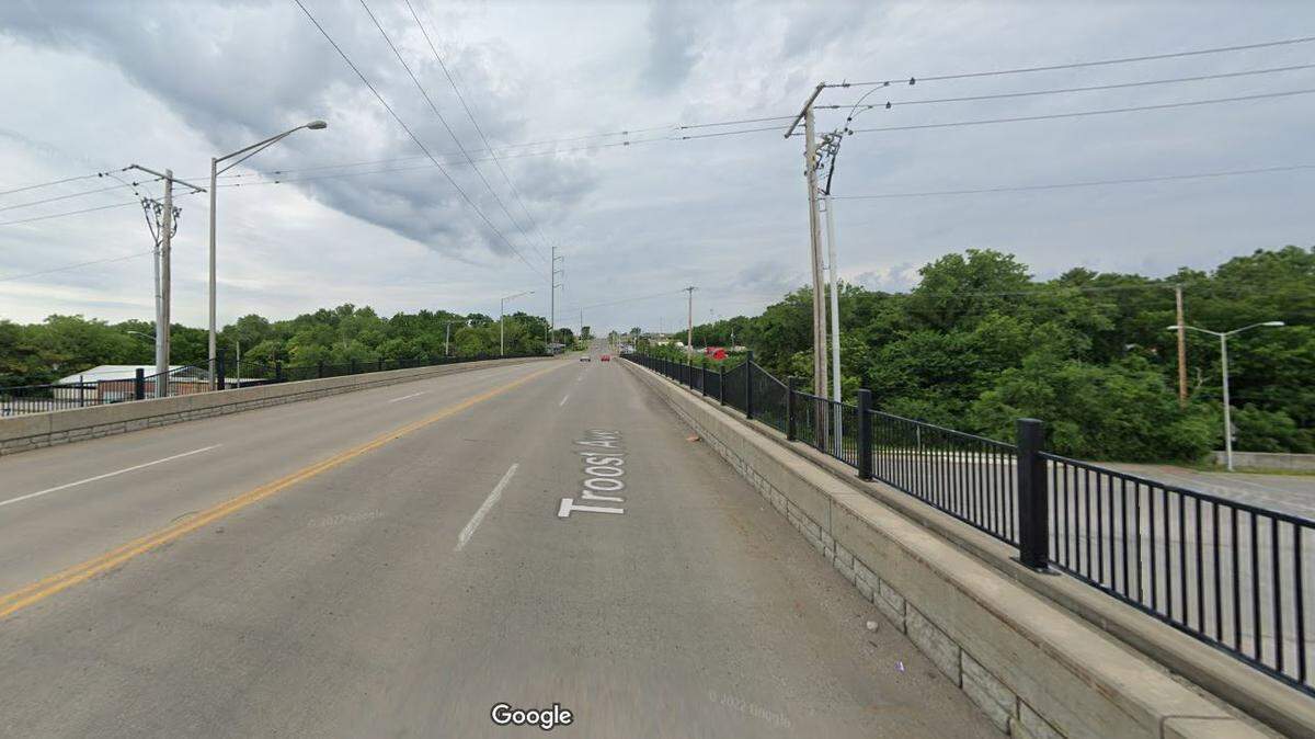 A driver of a speeding Jeep Grand Cherokee ran from a head-on crash that killed the driver of a Nissan Altima shortly after 7 p.m. Tuesday on Troost Avenue near 85 th Street. This Google Maps Street View image of the area is from June.