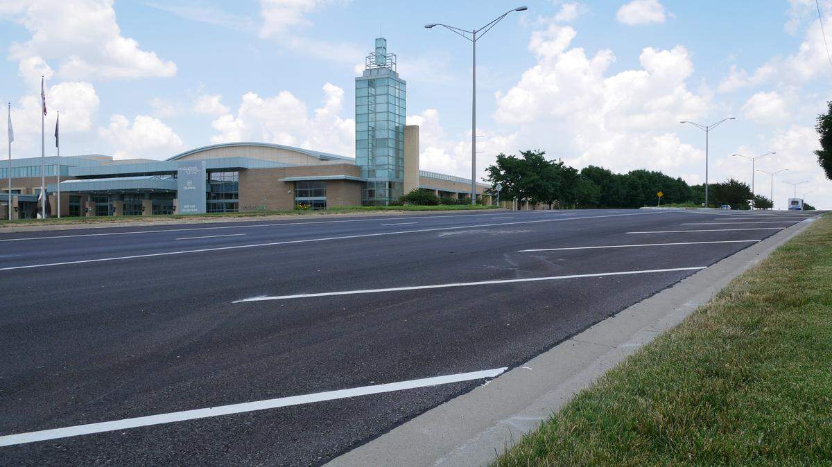 Overland Park has created on-street parking by putting College Boulevard on a “road diet” between Nall and Metcalf avenues. Now it wants to enliven the corridor by making it more bicycle- and pedestrian-friendly.