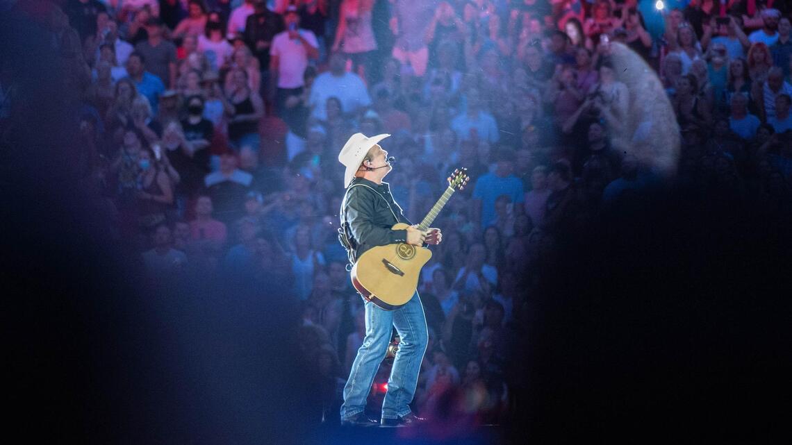 ‘PARTY!’ Garth Brooks bringing tour to Kansas City on a Chiefs home game weekend