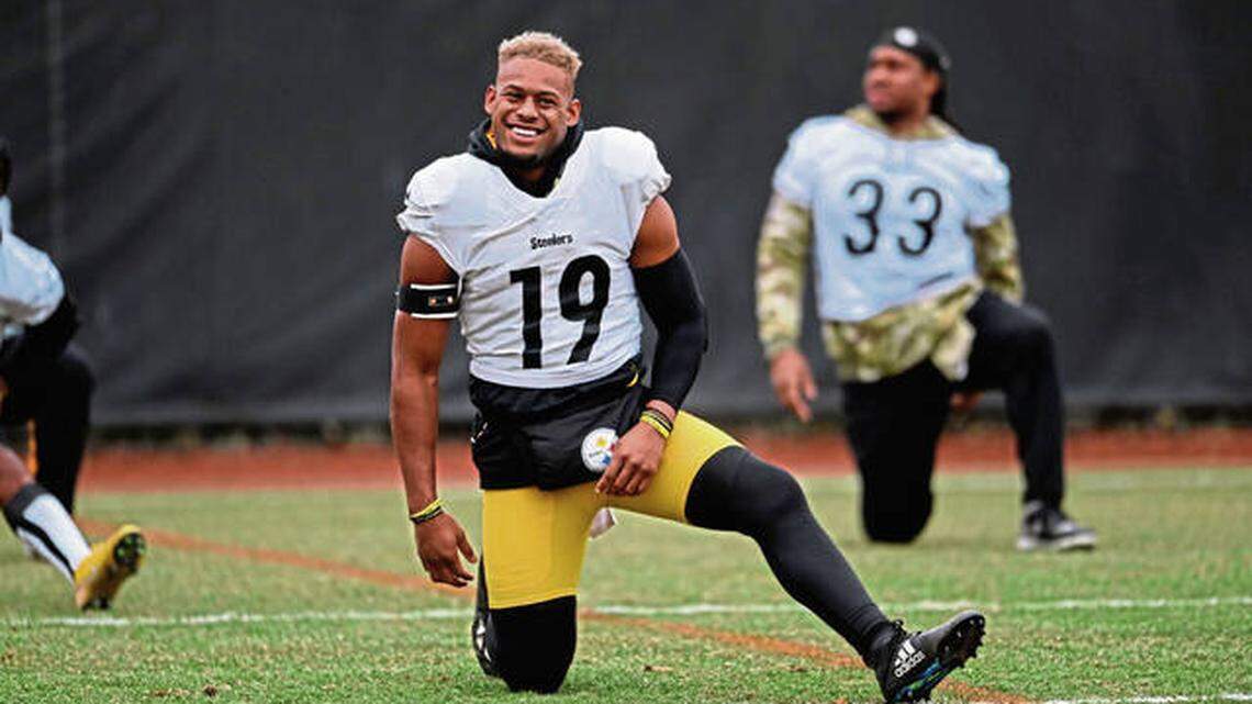 The Chiefs bulked up on offense Friday with news that they were signing free-agent wide receiver JuJu Smith-Schuster as another weapon for star QB Patrick Mahomes.