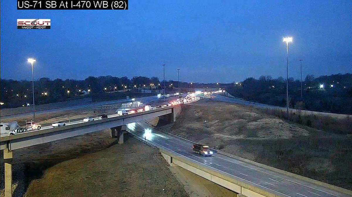 Major backups started early in Wednesday morning’s rush hour in the Three Trails Crossings in south Kansas City as an urgent bridge repair project along westbound Interstate 435 gets underway Wednesday. The work is expected to take two weeks to complete.