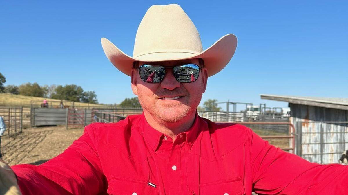Dan Foil of Stilwell, Johnson County, Kansas is known as the “Dancing Cowboy” for his viral dance videos. He recently earned a new fan: Justin Bieber.